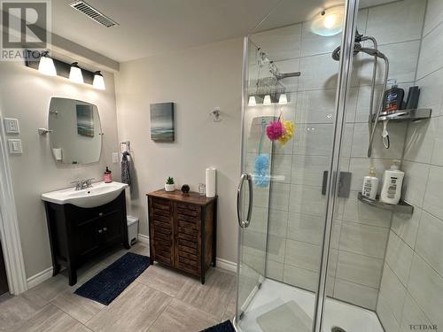 129 Georgina Ave, Temiskaming Shores, ON - Indoor Photo Showing Bathroom