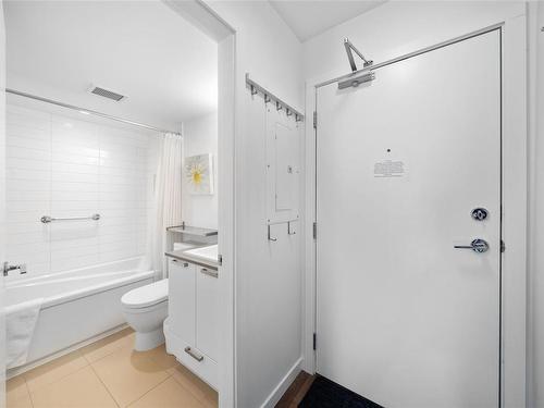 414-517 Fisgard St, Victoria, BC - Indoor Photo Showing Bathroom