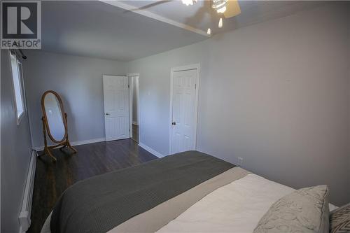 6302 Pleasant Lane, Elizabethtown, ON - Indoor Photo Showing Bedroom