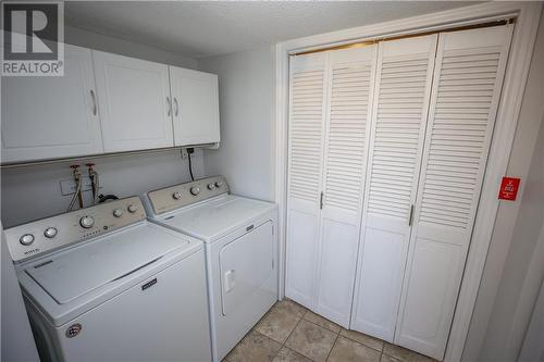 6302 Pleasant Lane, Elizabethtown, ON - Indoor Photo Showing Laundry Room