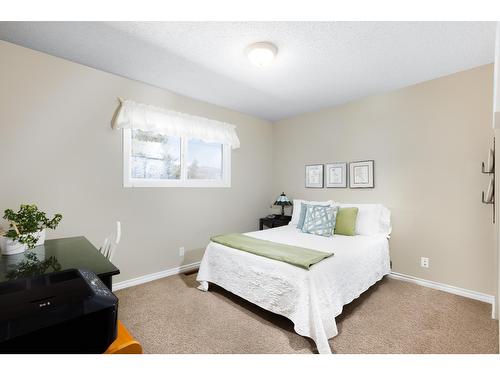 825 308Th Avenue, Kimberley, BC - Indoor Photo Showing Bedroom