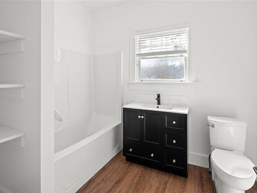 10393 Allbay Rd, Sidney, BC - Indoor Photo Showing Bathroom
