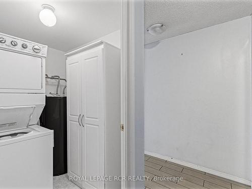 201-125 Bond St, Orillia, ON - Indoor Photo Showing Kitchen