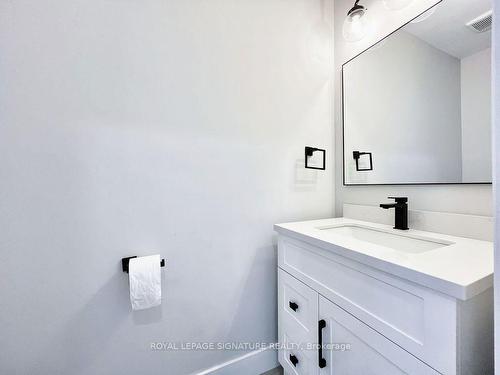 6412 Colebrook Cres, Mississauga, ON - Indoor Photo Showing Bathroom