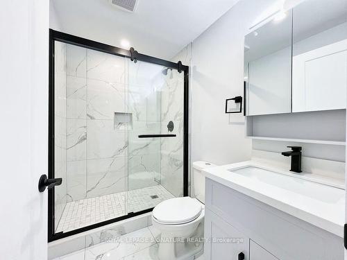 6412 Colebrook Cres, Mississauga, ON - Indoor Photo Showing Bathroom