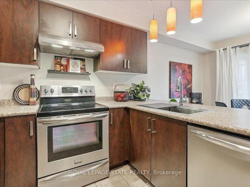125 Odonnel Dr, Hamilton, ON - Indoor Photo Showing Kitchen