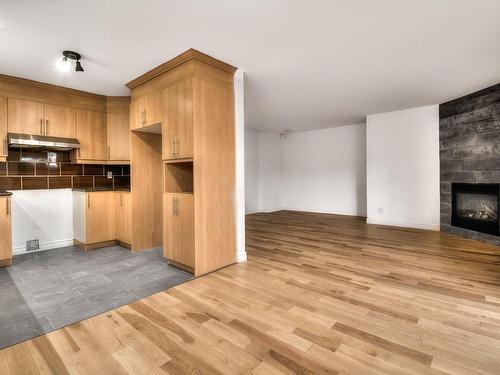 Overall view - 102-824 Rue De La Poterie, Saint-Jean-Sur-Richelieu, QC - Indoor Photo Showing Kitchen With Fireplace