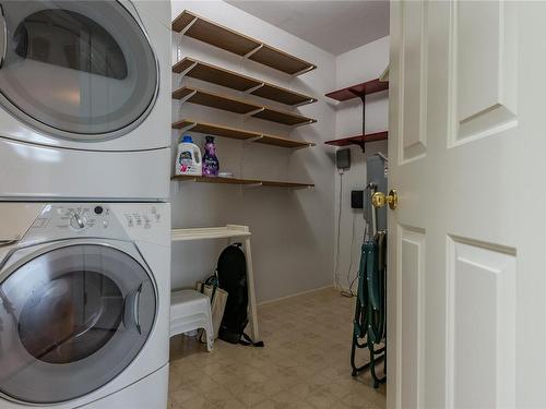 309-300 St. Ann'S Rd, Campbell River, BC - Indoor Photo Showing Laundry Room