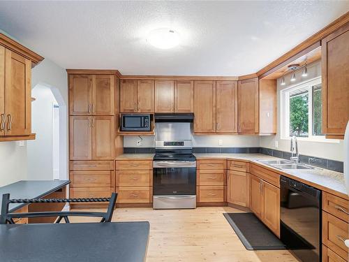 1824 Craig Dr, Nanoose Bay, BC - Indoor Photo Showing Kitchen With Double Sink