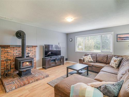 1824 Craig Dr, Nanoose Bay, BC - Indoor Photo Showing Living Room With Fireplace