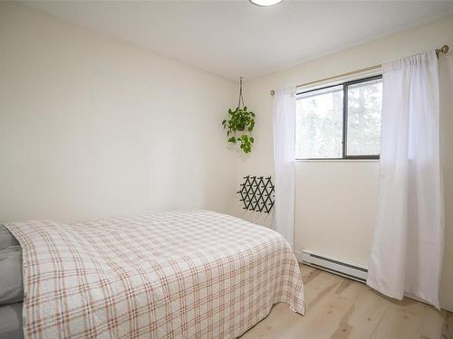 12-309 Moilliet St South, Parksville, BC - Indoor Photo Showing Bedroom