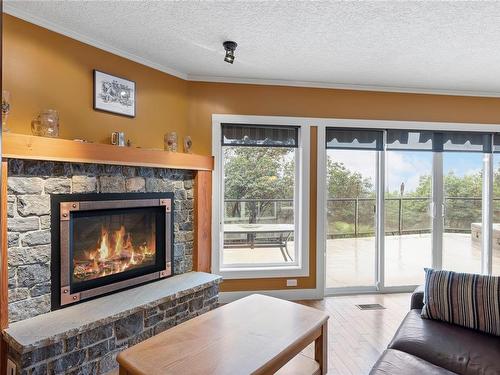 1158 Kathleen Dr, Duncan, BC - Indoor Photo Showing Living Room With Fireplace