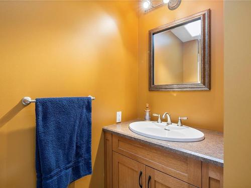 1158 Kathleen Dr, Duncan, BC - Indoor Photo Showing Bathroom