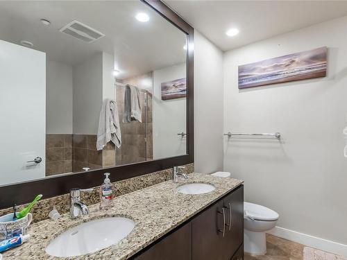 110-1375 Bear Mountain Pkwy, Langford, BC - Indoor Photo Showing Bathroom