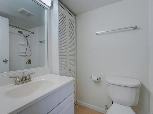 704-620 Toronto St, Victoria, BC - Indoor Photo Showing Bathroom