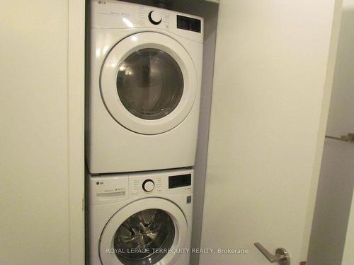 1605-120 Parliament St, Toronto, ON - Indoor Photo Showing Laundry Room