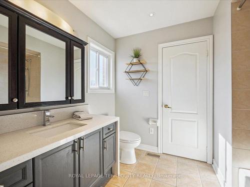 12 Fabrizio Crt, Whitby, ON - Indoor Photo Showing Bathroom