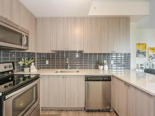 408-55 Yorkland Blvd, Brampton, ON - Indoor Photo Showing Kitchen With Upgraded Kitchen