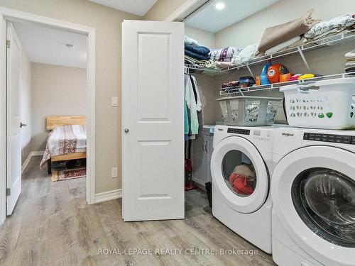 2026 Cavendish Dr, Burlington, ON - Indoor Photo Showing Laundry Room
