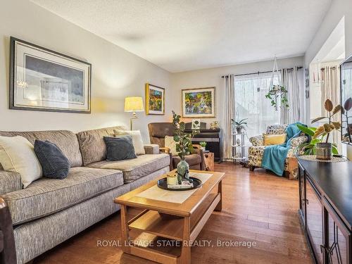 67-800 Paramount Dr, Hamilton, ON - Indoor Photo Showing Living Room