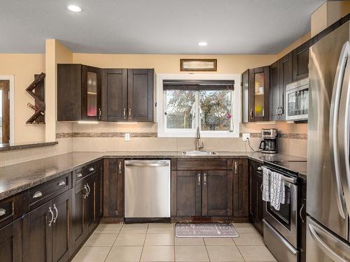 2106 14 Street, Vernon, BC - Indoor Photo Showing Kitchen
