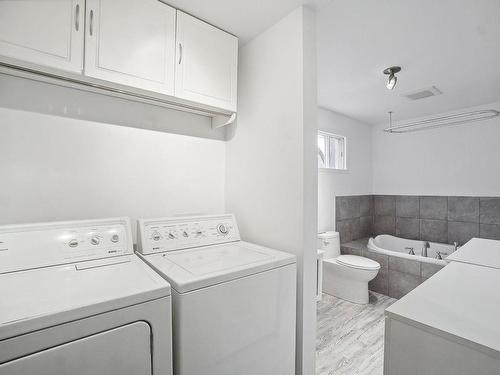 Salle de lavage - 138 Rue Morency, Saint-Lin/Laurentides, QC - Indoor