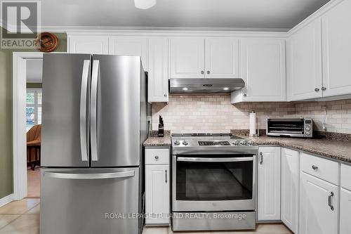 #36 -1443 Commissioners Rd W, London, ON - Indoor Photo Showing Kitchen
