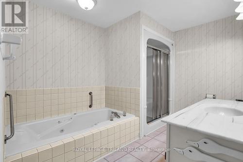 #36 -1443 Commissioners Rd W, London, ON - Indoor Photo Showing Bathroom
