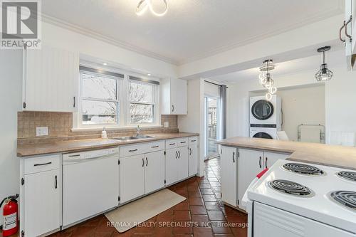 15 Nelles Rd N, Grimsby, ON - Indoor Photo Showing Kitchen