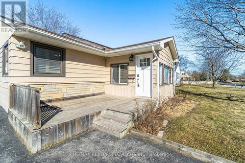 15 Nelles Road N, Grimsby, ON - Outdoor