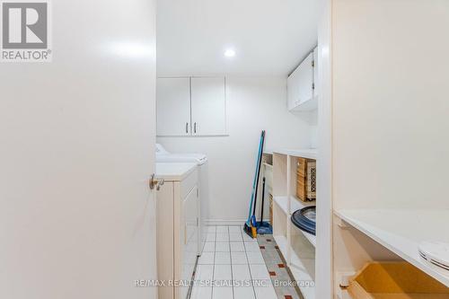 15 Nelles Road N, Grimsby, ON - Indoor Photo Showing Laundry Room
