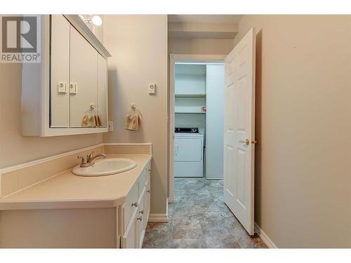 10505 Quinpool Road Unit# 12, Summerland, BC - Indoor Photo Showing Bathroom