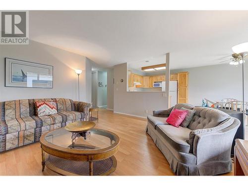 10505 Quinpool Road Unit# 12, Summerland, BC - Indoor Photo Showing Living Room