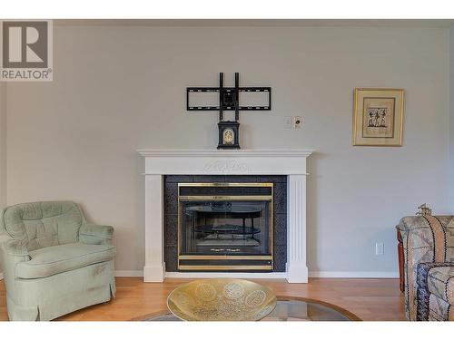10505 Quinpool Road Unit# 12, Summerland, BC - Indoor Photo Showing Living Room With Fireplace