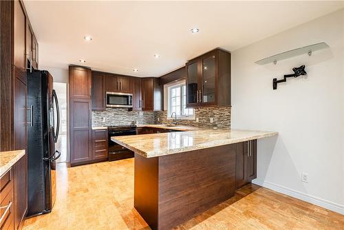 6 Cedar Court, St. Catharines, ON - Indoor Photo Showing Kitchen With Upgraded Kitchen