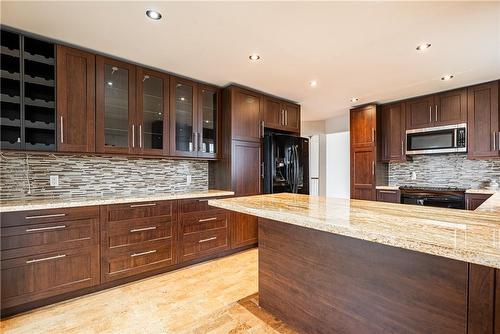 6 Cedar Court, St. Catharines, ON - Indoor Photo Showing Kitchen With Upgraded Kitchen