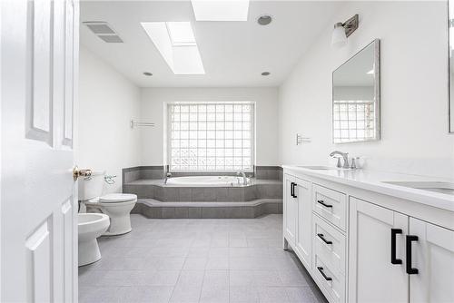 6 Cedar Court, St. Catharines, ON - Indoor Photo Showing Bathroom