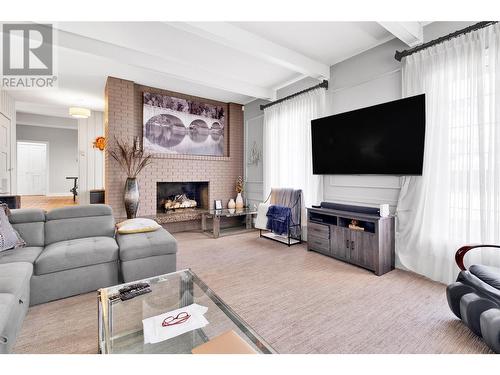 2065 Long Street, Kelowna, BC - Indoor Photo Showing Living Room With Fireplace