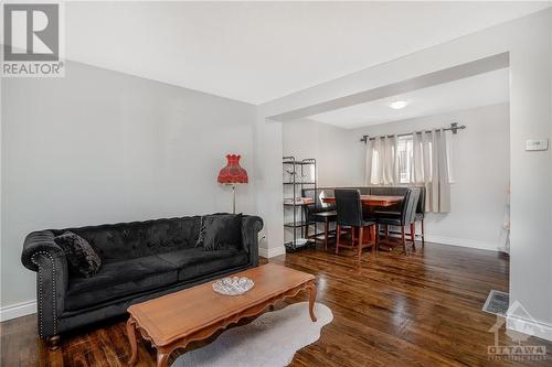 785 Borthwick Avenue, Ottawa, ON - Indoor Photo Showing Living Room