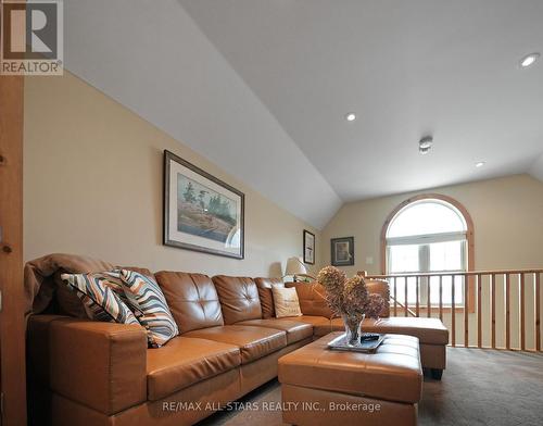 1064 Green Gables Rd, Minden Hills, ON - Indoor Photo Showing Living Room