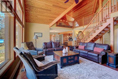 15 Balsam Park Road, Kawartha Lakes, ON - Indoor Photo Showing Living Room