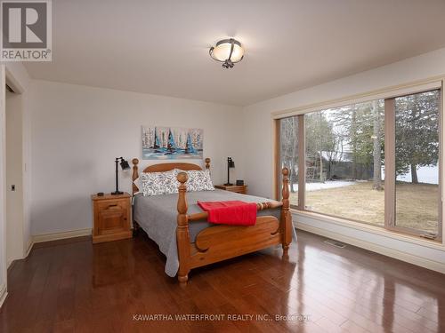 15 Balsam Park Road, Kawartha Lakes, ON - Indoor Photo Showing Bedroom