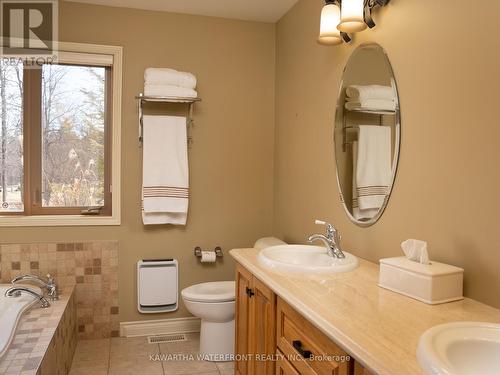15 Balsam Park Road, Kawartha Lakes, ON - Indoor Photo Showing Bathroom