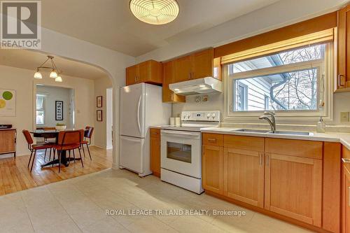 591 Eden Ave, London, ON - Indoor Photo Showing Kitchen With Double Sink