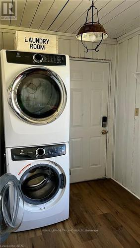 1320 Bluff Line, Chatham-Kent, ON - Indoor Photo Showing Laundry Room
