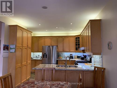 71 Gidleigh Park Crescent, Vaughan, ON - Indoor Photo Showing Kitchen With Double Sink
