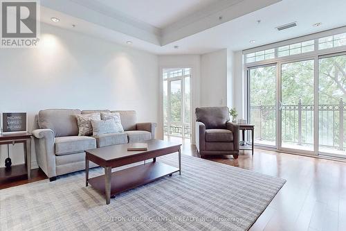 #304 -205 Lakeshore Rd W, Oakville, ON - Indoor Photo Showing Living Room