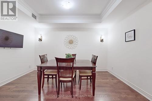 #304 -205 Lakeshore Rd W, Oakville, ON - Indoor Photo Showing Dining Room
