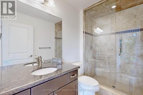 #304 -205 Lakeshore Rd W, Oakville, ON - Indoor Photo Showing Bathroom