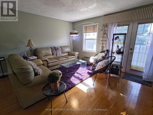 #29 -10 Isherwood Ave, Cambridge, ON - Indoor Photo Showing Living Room
